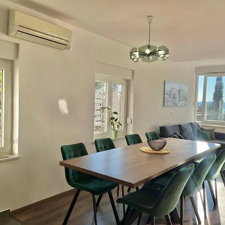 Seaview House Fiore Paklenica 펜션 *