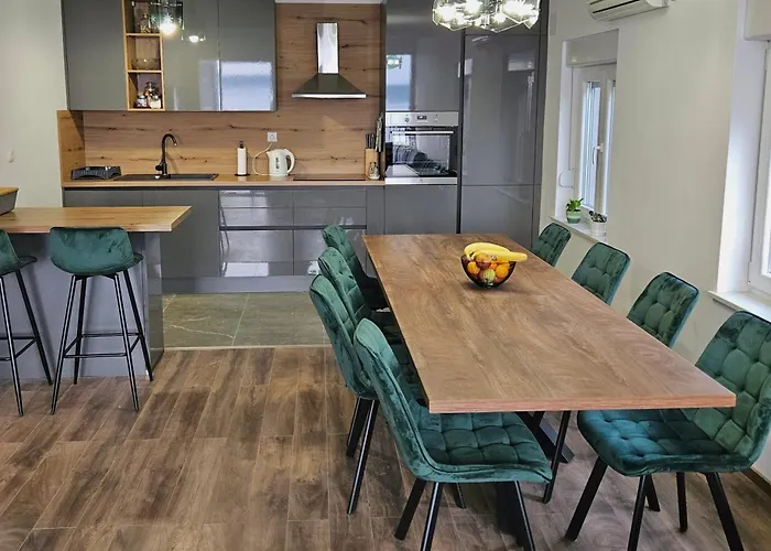 Seaview House Fiore Paklenica * 스타리그라드 파클레니차