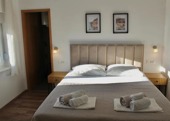 Seaview House Fiore Paklenica 펜션 스타리그라드 파클레니차